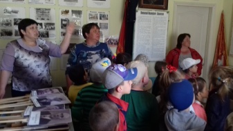 4 мая в 11.00 наш детский сад принял участие в акции "Читаем детям о войне". Перед акцией дети второй разновозрастной группы посетили школьный музей.