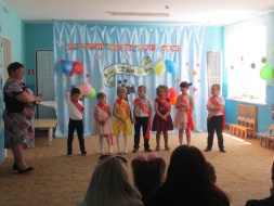 30 мая семь наших ребят попрощались с детским садом. Они показали чему научились в детском саду пели, танцевали, играли. В конце праздничного мероприятия ребята получили дипломы выпускника детского сада.